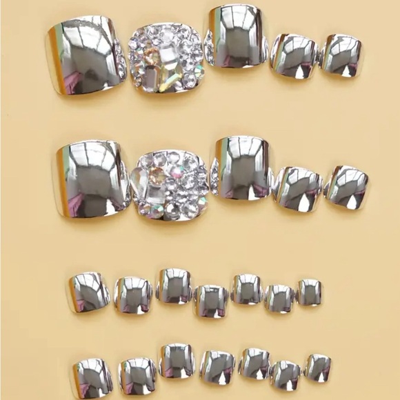 24 Silver Chunky & Mirrored False Press On TOE NAILS - Picture 2 of 2